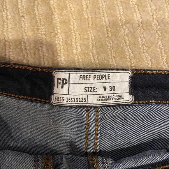 Free people cross stitched pocket denim shorts - Picture 3 of 3